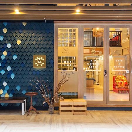 Kinnon Deluxe Hostel Coworking Cafe Bangkok Eksteriør billede