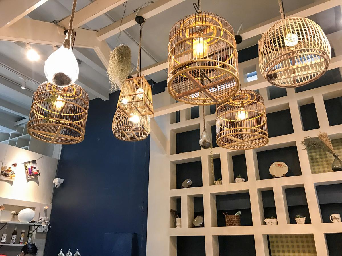 Kinnon Deluxe Hostel Coworking Cafe Bangkok Eksteriør billede