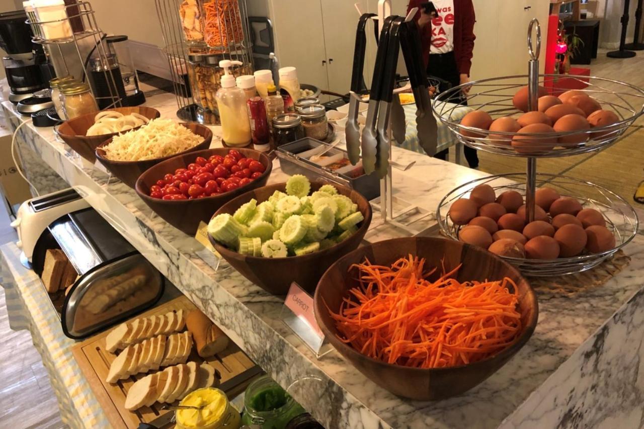 Kinnon Deluxe Hostel Coworking Cafe Bangkok Eksteriør billede