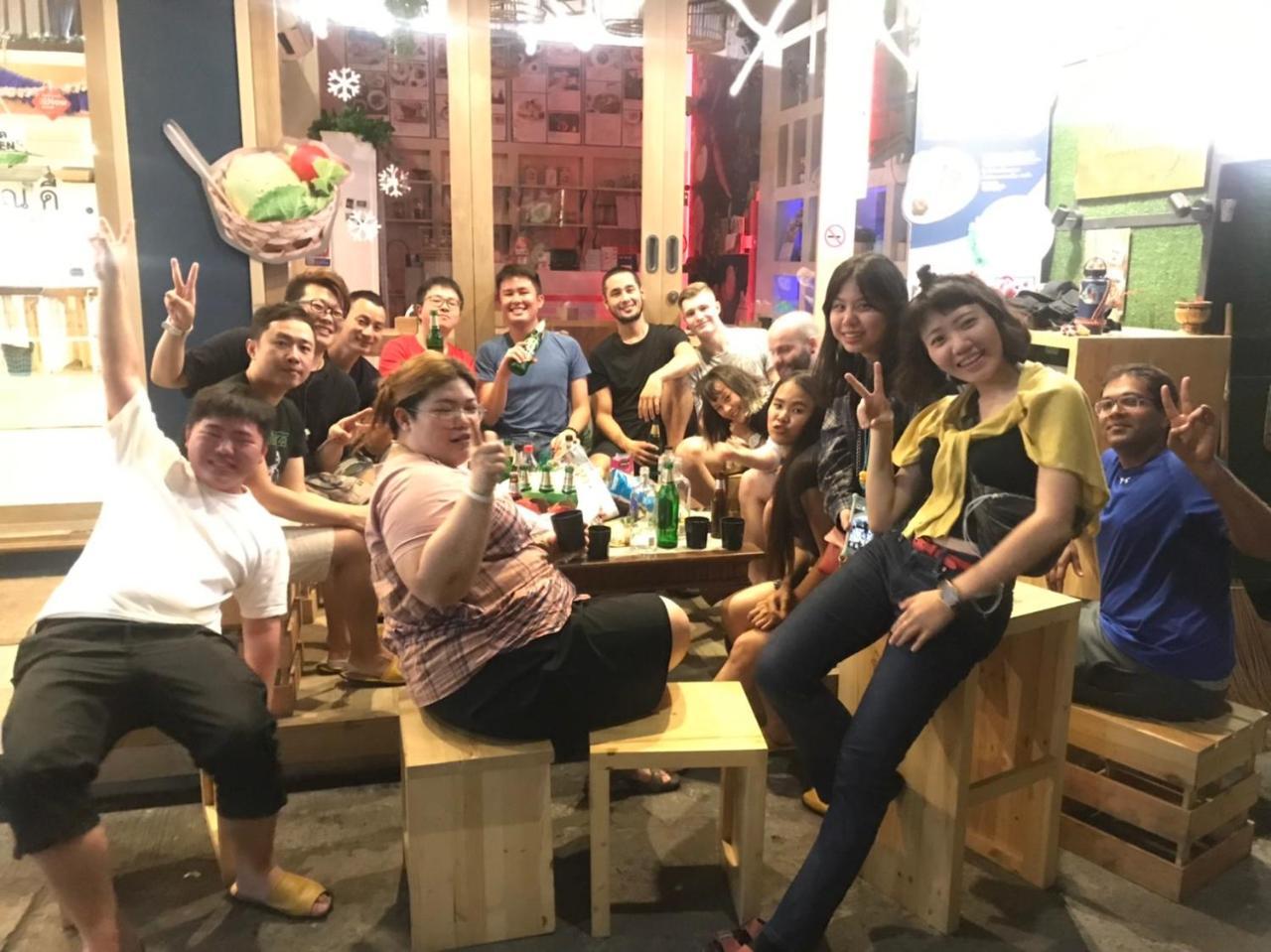 Kinnon Deluxe Hostel Coworking Cafe Bangkok Eksteriør billede