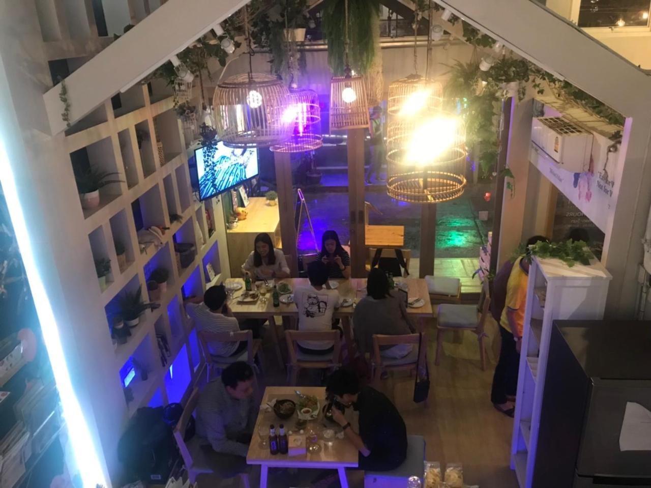 Kinnon Deluxe Hostel Coworking Cafe Bangkok Eksteriør billede