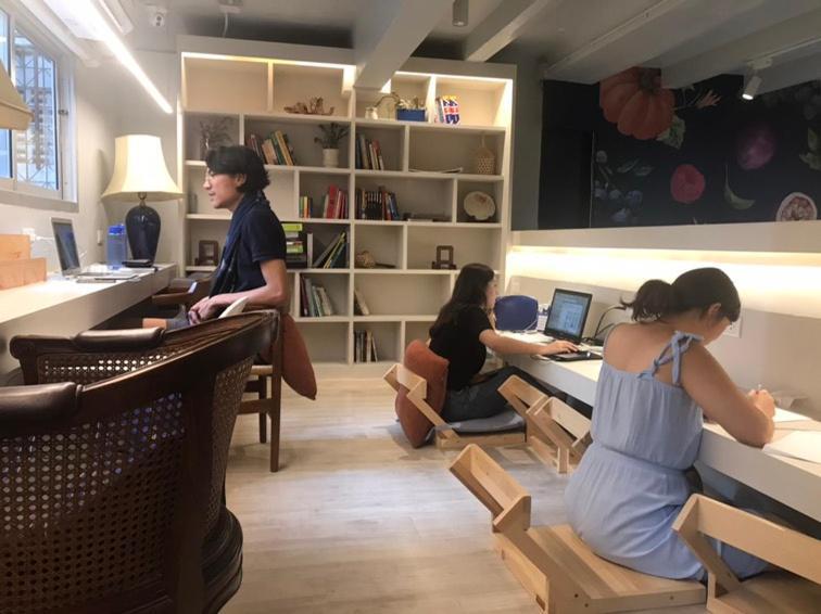 Kinnon Deluxe Hostel Coworking Cafe Bangkok Eksteriør billede