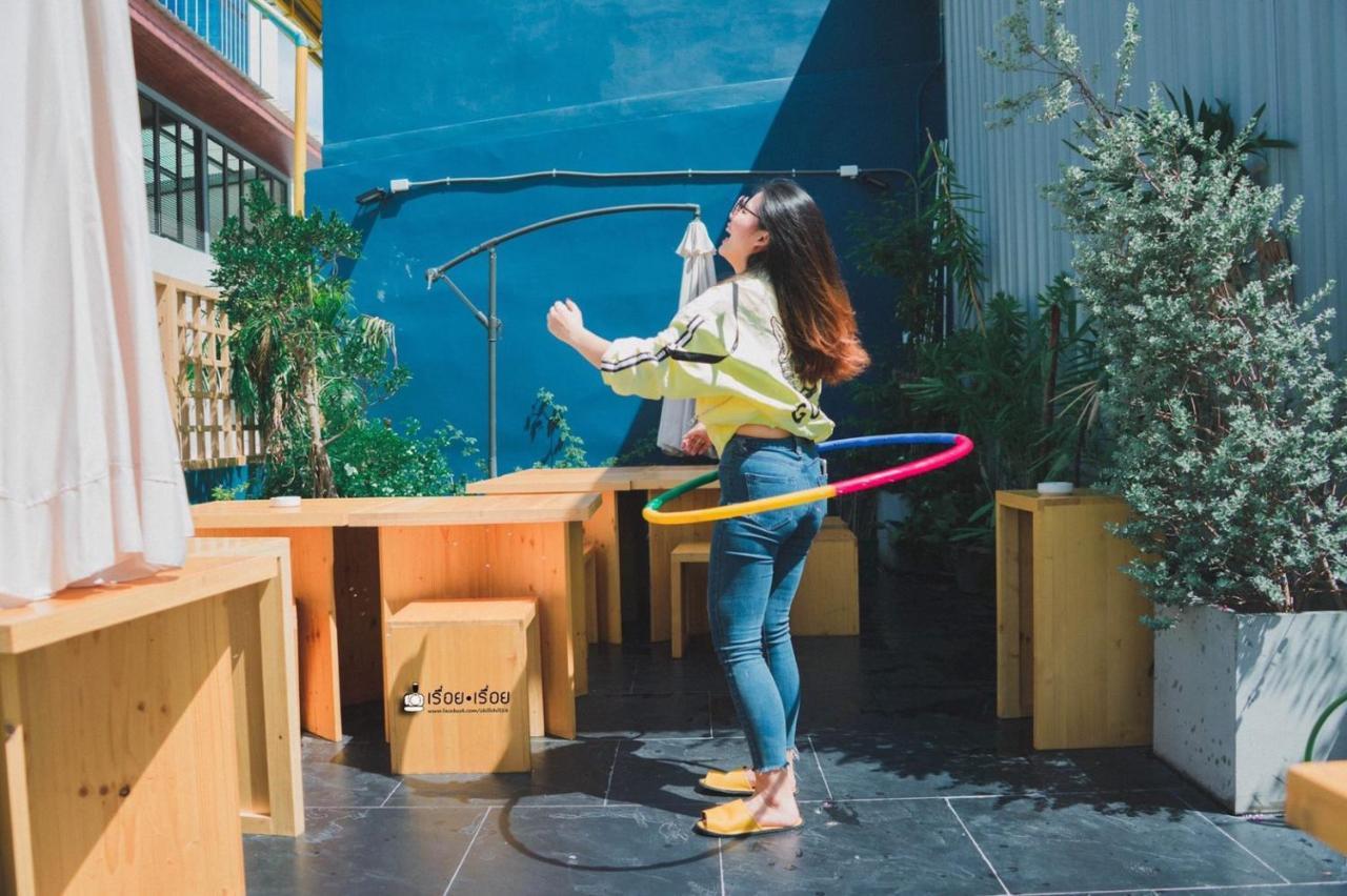 Kinnon Deluxe Hostel Coworking Cafe Bangkok Eksteriør billede