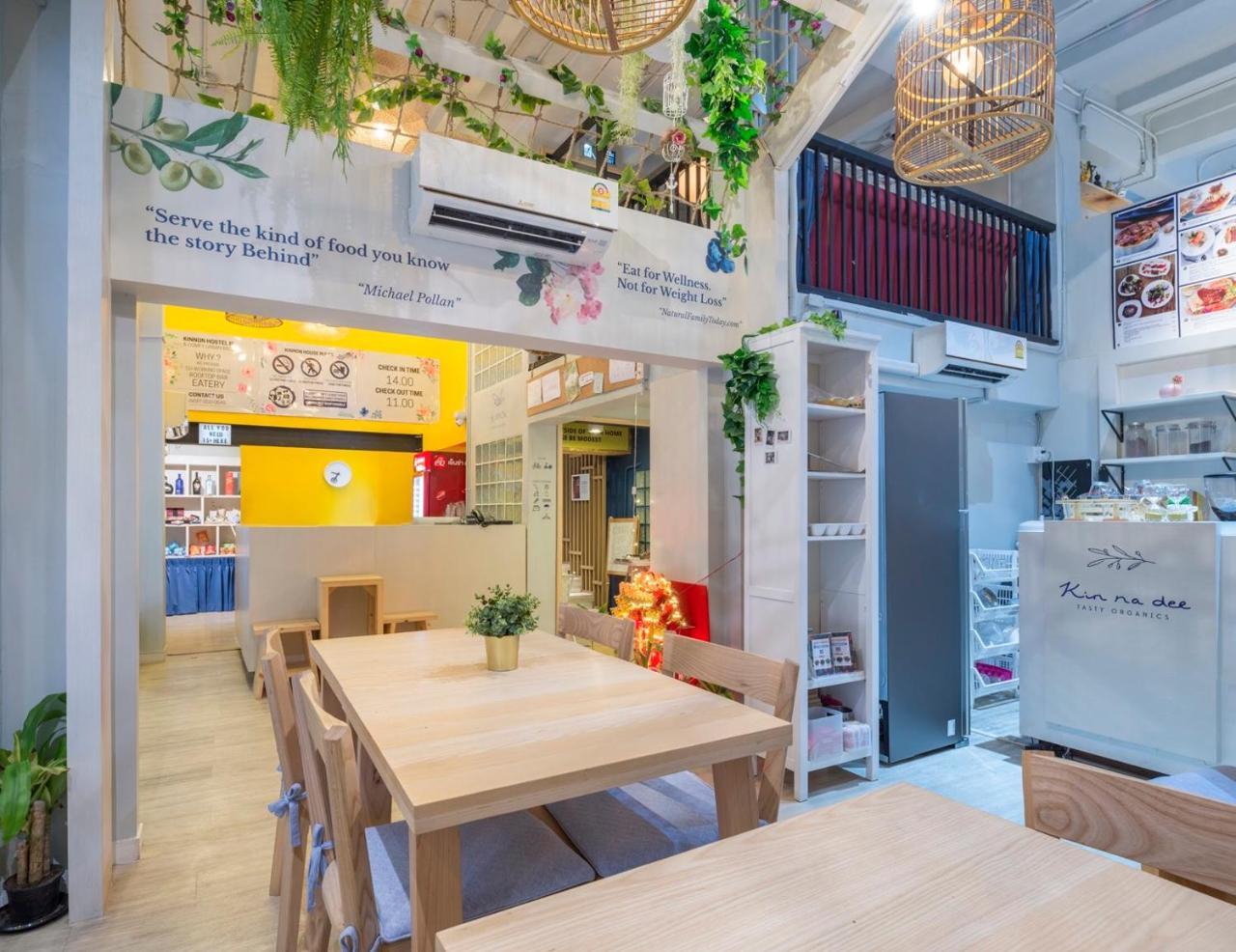 Kinnon Deluxe Hostel Coworking Cafe Bangkok Eksteriør billede
