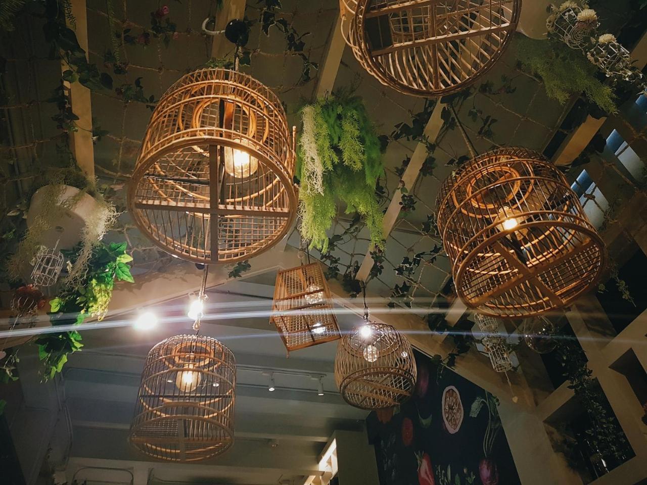Kinnon Deluxe Hostel Coworking Cafe Bangkok Eksteriør billede