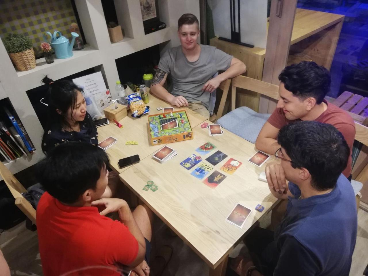Kinnon Deluxe Hostel Coworking Cafe Bangkok Eksteriør billede